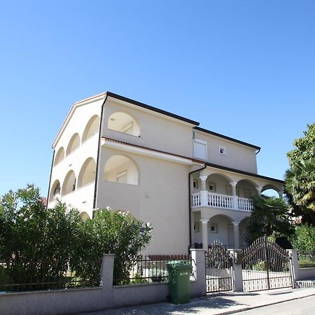 Apartments Rose Porec Bagian luar foto