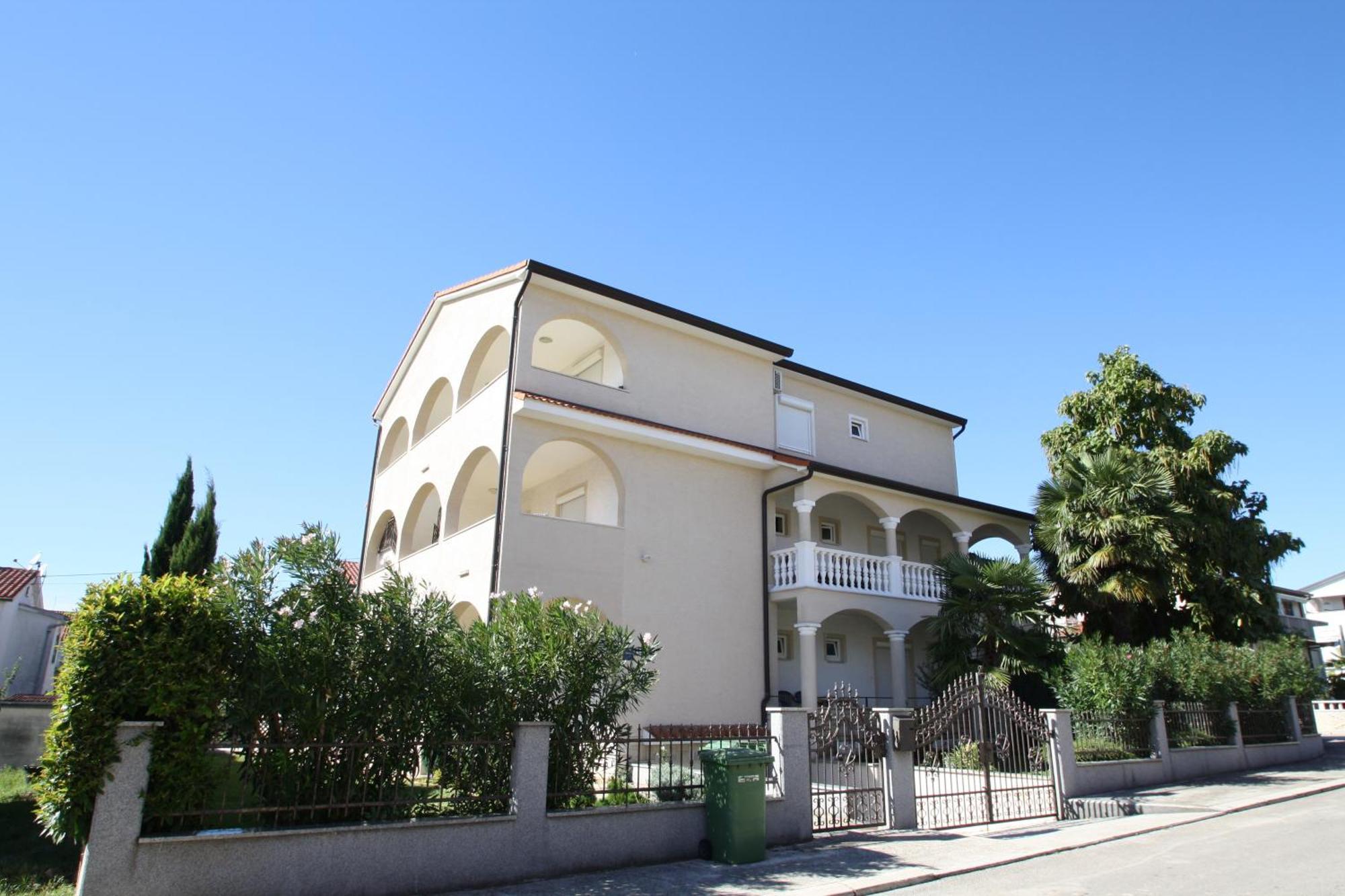 Apartments Rose Porec Bagian luar foto