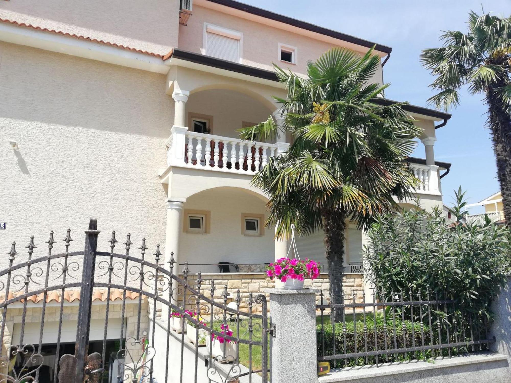 Apartments Rose Porec Bagian luar foto